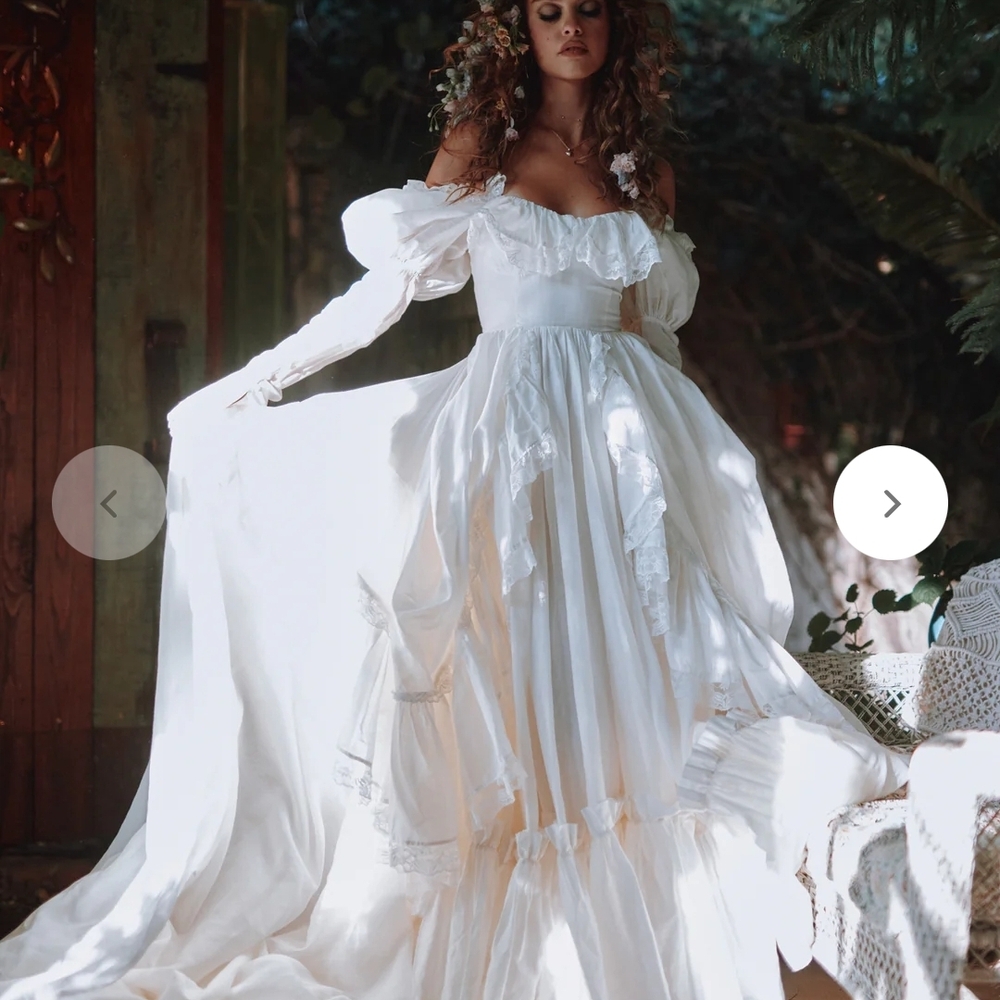 Selkie White Off-Shoulder Wedding Dress